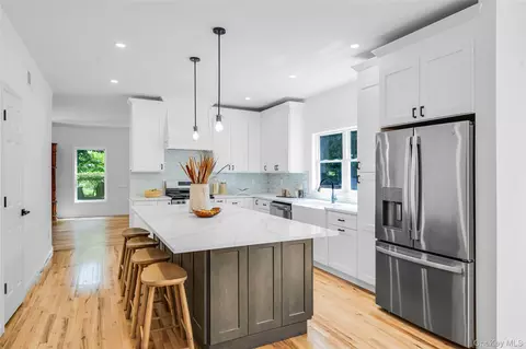 Kitchen - 17 Esplanade Dr, Brookhaven, NY 11772 photo 3 of 4