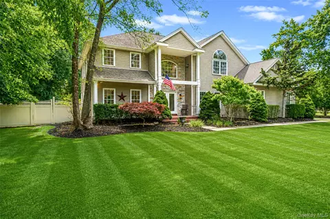 Exterior - 17 Esplanade Dr, Brookhaven, NY 11772 photo 2 of 9
