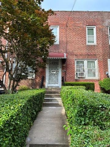 4118 Murdock Ave, New York, NY 10466