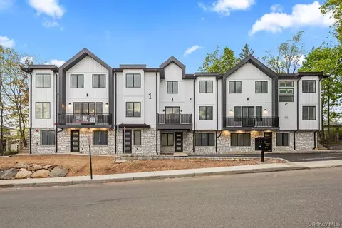 1 Homestead Ln #201, Ramapo, NY 10952