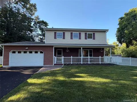 10 Pepperill Ct, Clarkstown, NY 10956