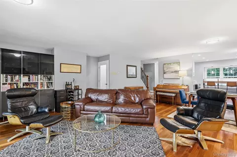 Living - 4 Cumberland Ct, Peekskill, NY 10566 photo 1 of 4