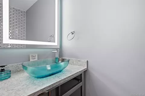Bath - 4 Cumberland Ct, Peekskill, NY 10566 photo 1 of 3