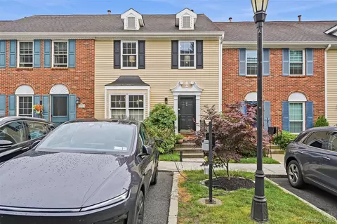 4 Cumberland Ct, Peekskill, NY 10566