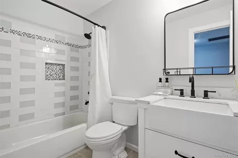 Bath - 4 Cumberland Ct, Peekskill, NY 10566 photo 3 of 3
