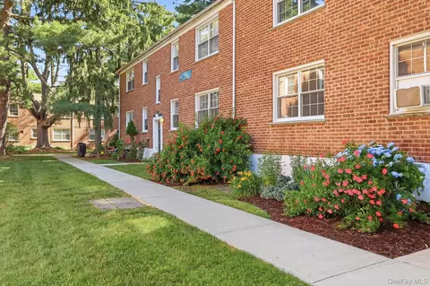 182 Pinewood Rd #25, Greenburgh, NY 10530