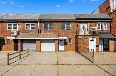 10345 118th St, South Richmond Hill, NY 11419