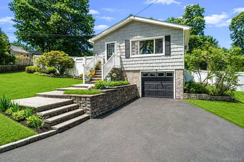 46 Longfellow Dr, Kings Park, NY 11754