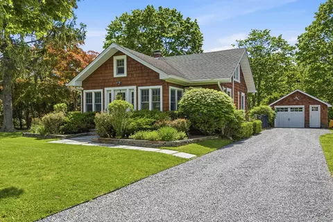 36 Watchogue Ave, East Moriches, NY 11940