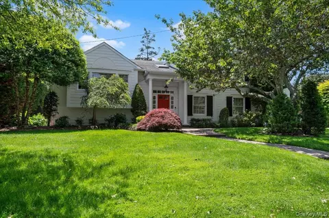 100 Cabot Rd, Massapequa, NY 11758