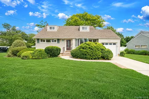 2055 Alan Dr, Seaford, NY 11783