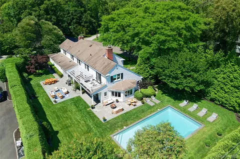 77 Brookside Dr, North Hempstead, NY 11030