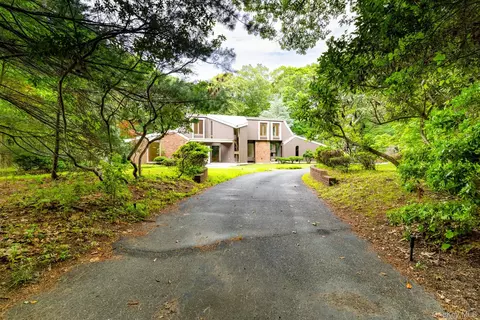 12 Lost Meadow Ln, Port Jefferson, NY 11777