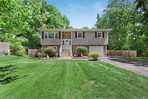 11 Danspence Rd, Poughkeepsie, NY 12603