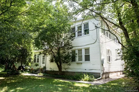 3 Ann St, New Paltz, NY 12561