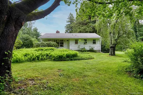 21 Elmwood Rd, Lewisboro, NY 10590