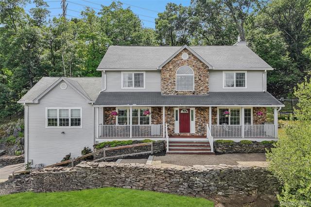 29 Dunderberg Rd, Tomkins Cove, NY 10986