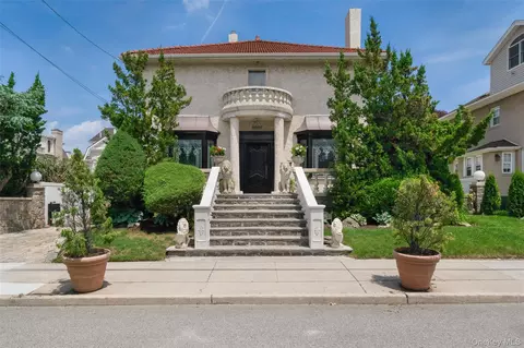 176 Beach 143rd St, New York, NY 11694