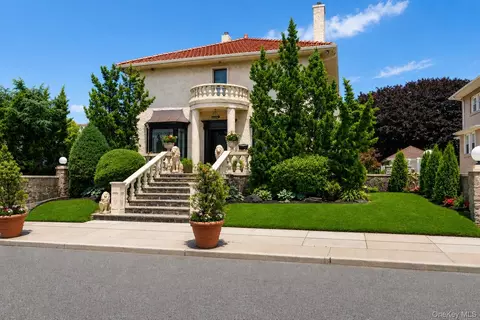 176 Beach 143rd St, New York, NY 11694