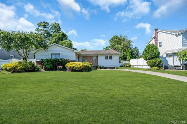 33 Cameo Rd, Commack, NY 11725