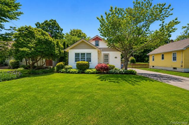 105 4th Ave, East Northport, NY 11731
