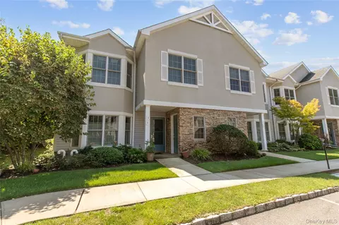 46 Miro Pl #46, North Hempstead, NY 11050