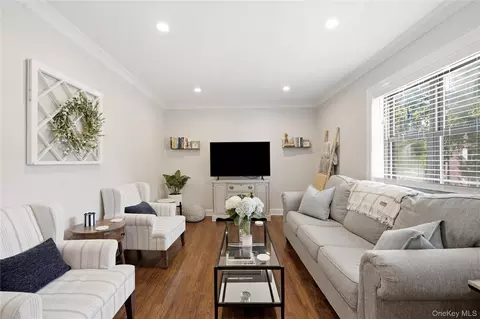 123 Park Ave #B3, Amityville, NY 11701