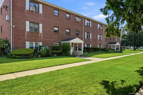 123 Park Ave #B3, Amityville, NY 11701