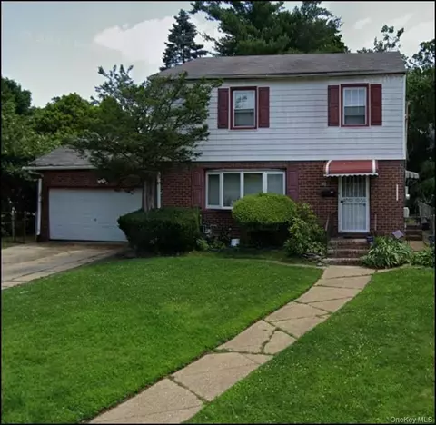 65 William St, Hempstead, NY 11550
