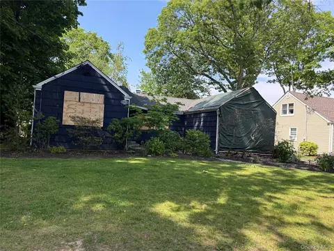 2131 Decker Ave, Merrick, NY 11566