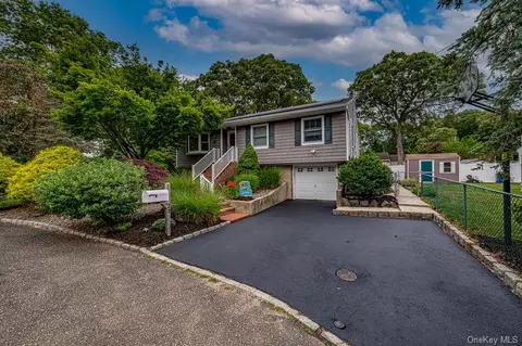 23 Oak St, Centereach, NY 11720