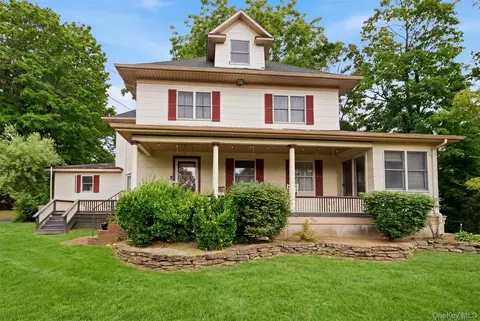 863 Lake Rd, Huntington, NY 11743