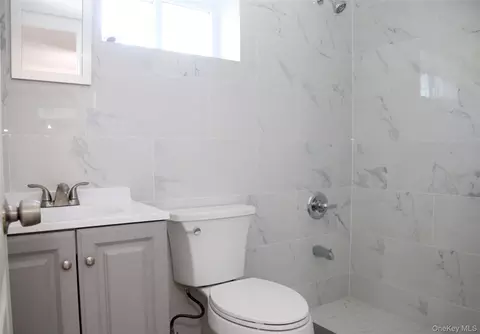 Bath - 1048 E 98 St, Brooklyn, NY 11236 photo 3 of 4