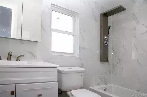 Bath - 1048 E 98 St, Brooklyn, NY 11236 photo 1 of 4