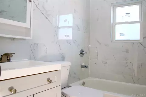 Bath - 1048 E 98 St, Brooklyn, NY 11236 photo 2 of 4