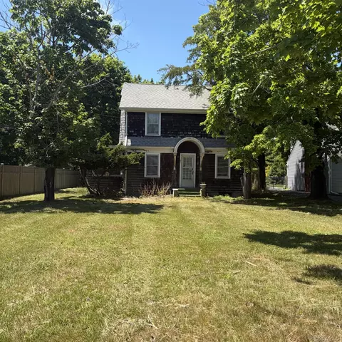 67 Tanners Neck Ln, Westhampton, NY 11977