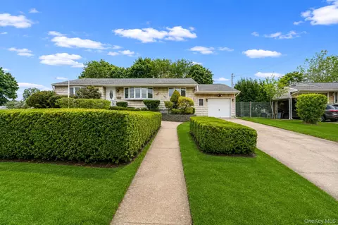 40 Cypress St, Central Islip, NY 11722