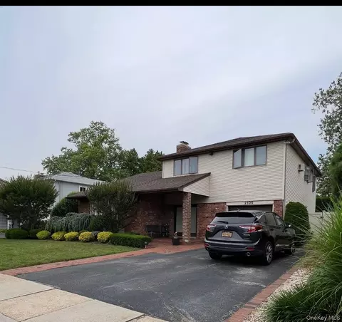 2105 Holland Way, Merrick, NY 11566