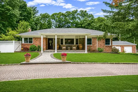 199 Dix Hills Rd, Huntington Station, NY 11746