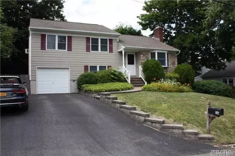 16 Meath Ave, Huntington, NY 11743