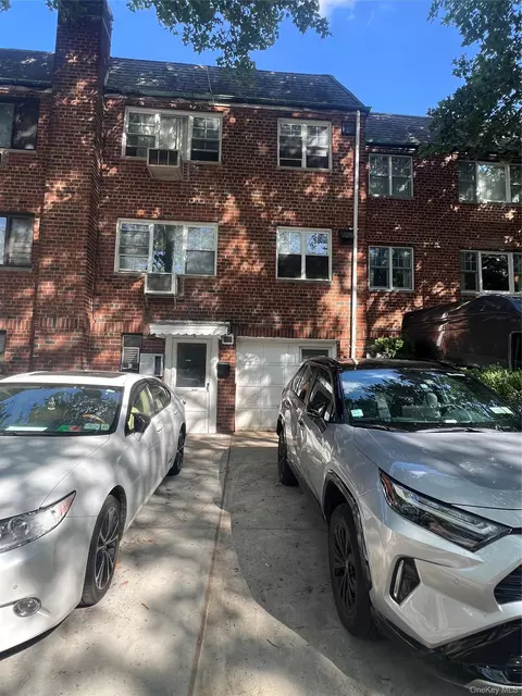 34-25 24 St, New York, NY 11101