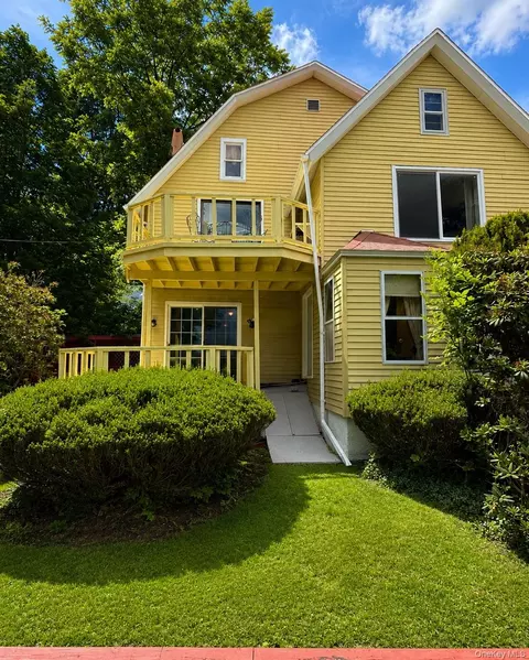 9 Smith St, Thompson, NY 12701