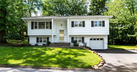 414 Maple Ave, Clarkstown, NY 10960