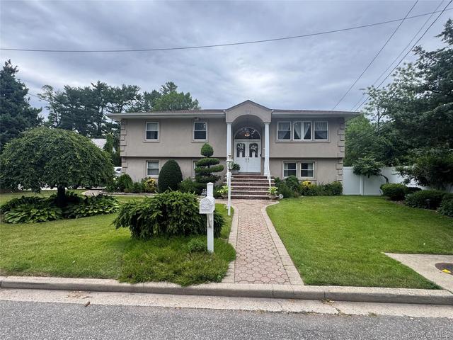 105 Convent Rd, Syosset, NY 11791
