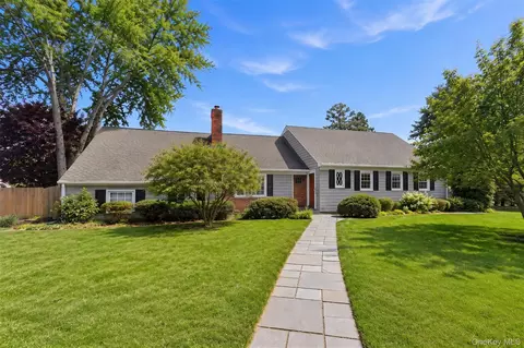 5 Arrowhead Pl, Huntington, NY 11743