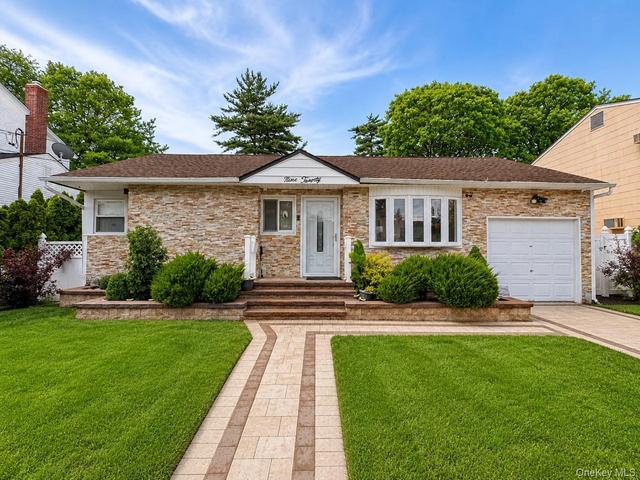 920 Dana Ave, Valley Stream, NY 11580