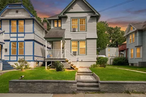 17 Carroll St, Poughkeepsie, NY 12601