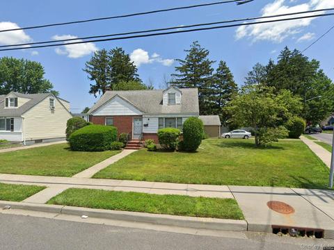 201 Manor Pkwy, Uniondale, NY 11553
