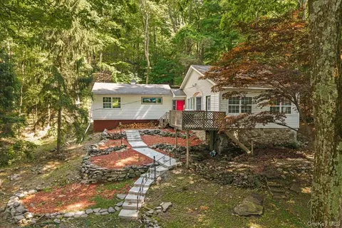 12 Cascade Trl, Monroe, NY 10950