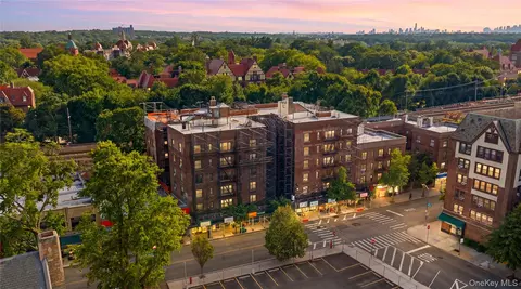 7234 Austin St #F6, New York, NY 11375